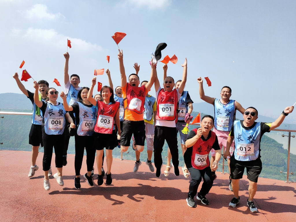 9月22日，股份公司发展“登高望远贺双节 洗澡党恩庆百年”登山角逐活动、